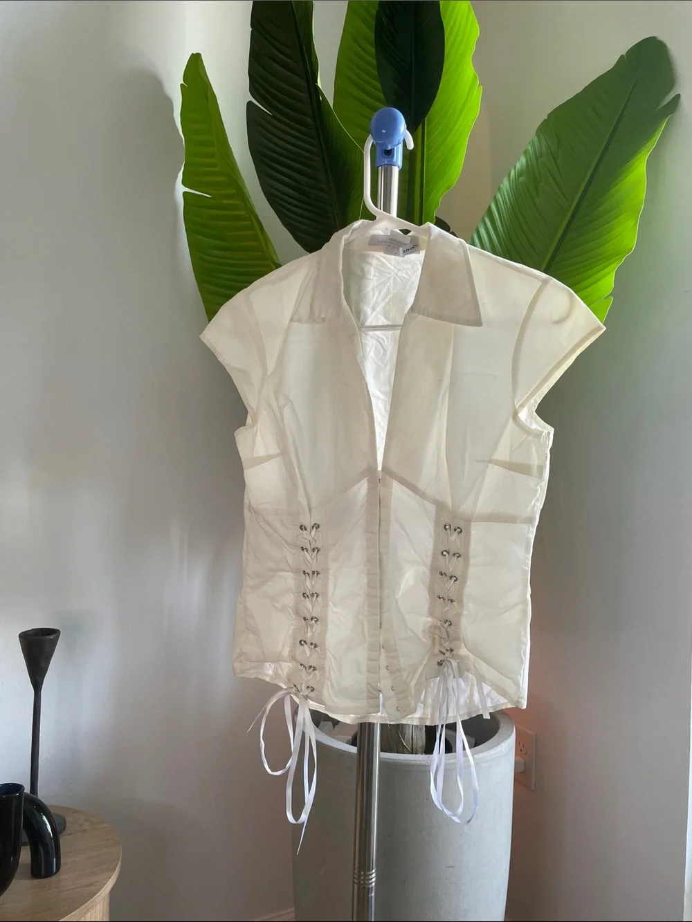Charlotte Russe White Lace-Up Corset Style Cap Sleeve Top - Picture 2 of 4